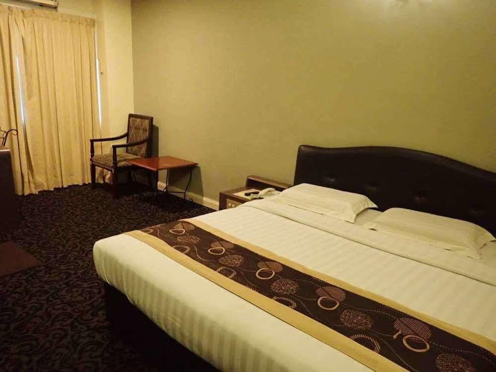 Greenlast Hotel Куантан Екстериор снимка